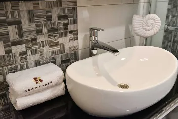 3-Bedroom Apartment with Sea View in Vir