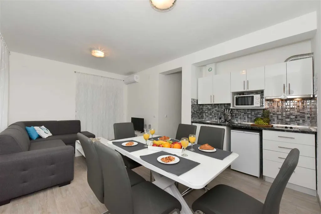 Apartment with Sea-View Balcony in Vir for 6