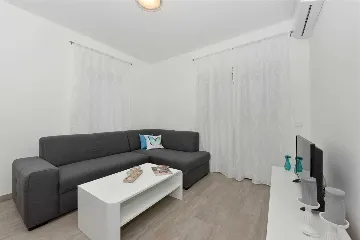 Apartment with Sea-View Balcony in Vir for 6