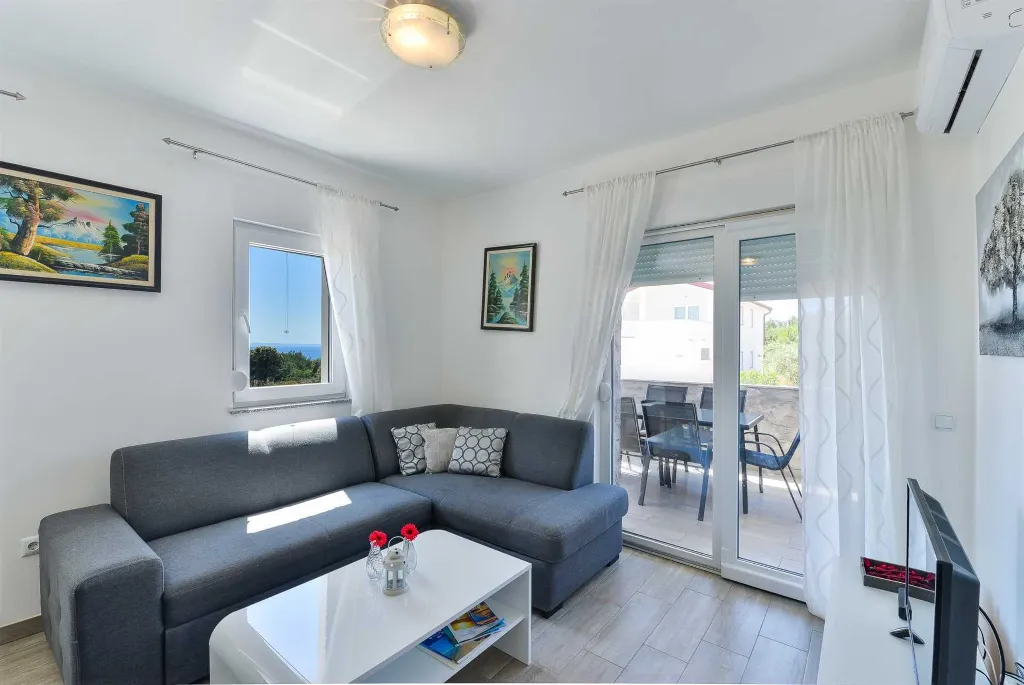 2-Bedroom Apartment with Sea-View Balcony in Vir
