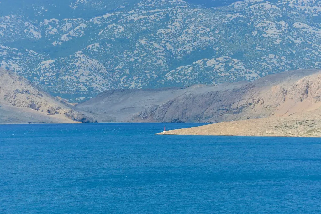 Apartment in Pag with Sea and Mountain Views