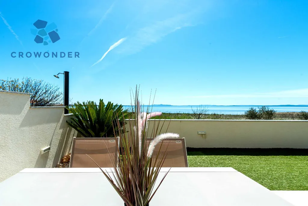 Beachfront 2-Bedroom Villa in Privlaka with Jacuzzi