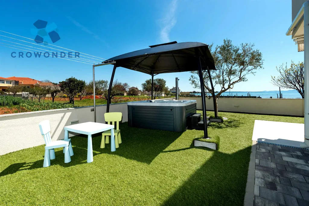 Beachfront 2-Bedroom Villa in Privlaka with Jacuzzi