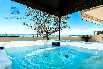 Beachfront 2-Bedroom Villa in Privlaka with Jacuzzi