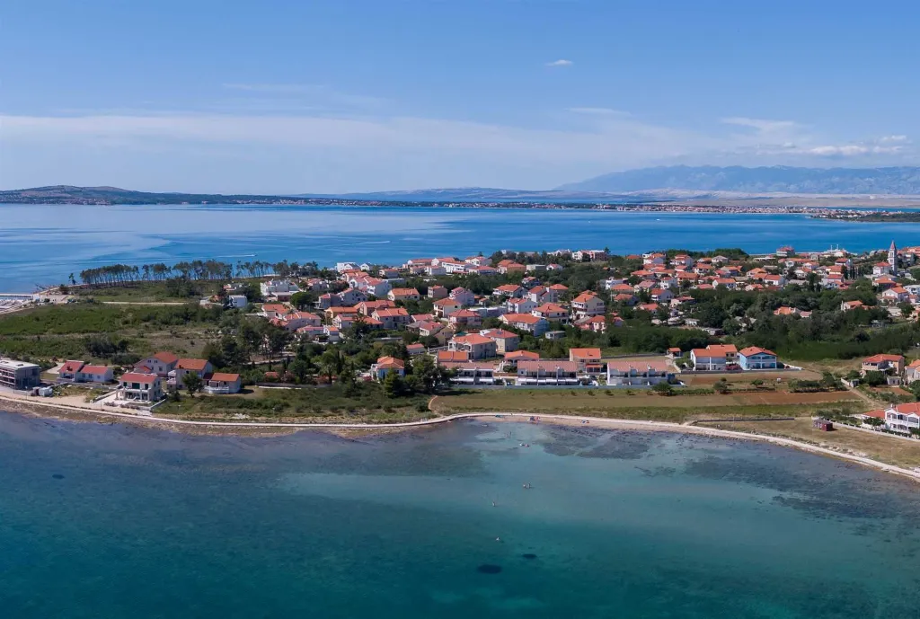 Beachfront 2-Bedroom Villa in Privlaka with Jacuzzi