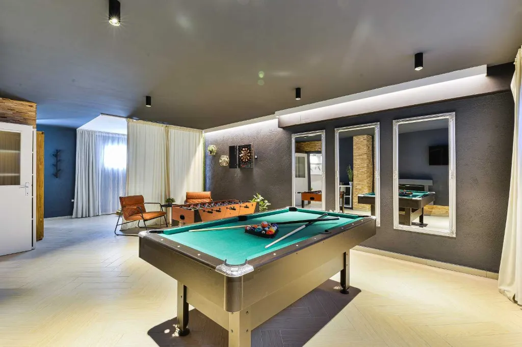 Modern Wellness Villa with Pool in Zadar