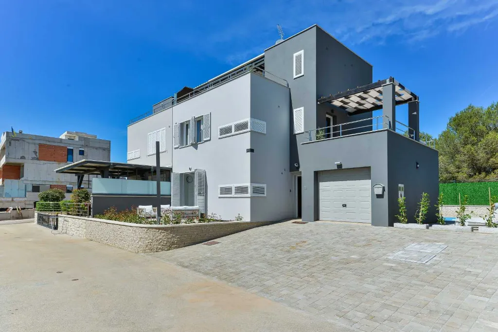 Modern Wellness Villa with Pool in Zadar