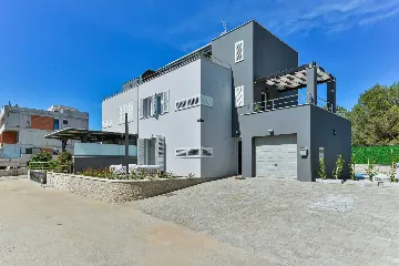 Modern Wellness Villa with Pool in Zadar