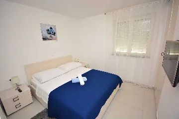 Two-Bedroom Apartment with Shared Pool in Turanj