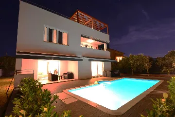 Two-Bedroom Apartment with Shared Pool in Turanj