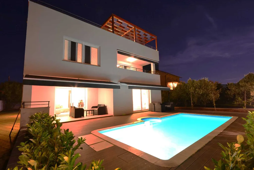 Two-Bedroom Apartment with Shared Pool in Turanj