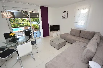 Two-Bedroom Apartment with Shared Pool in Turanj