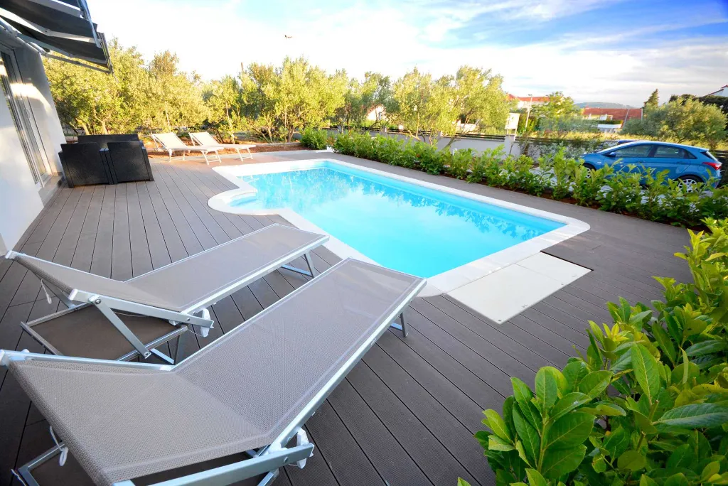 Two-Bedroom Apartment with Shared Pool in Turanj