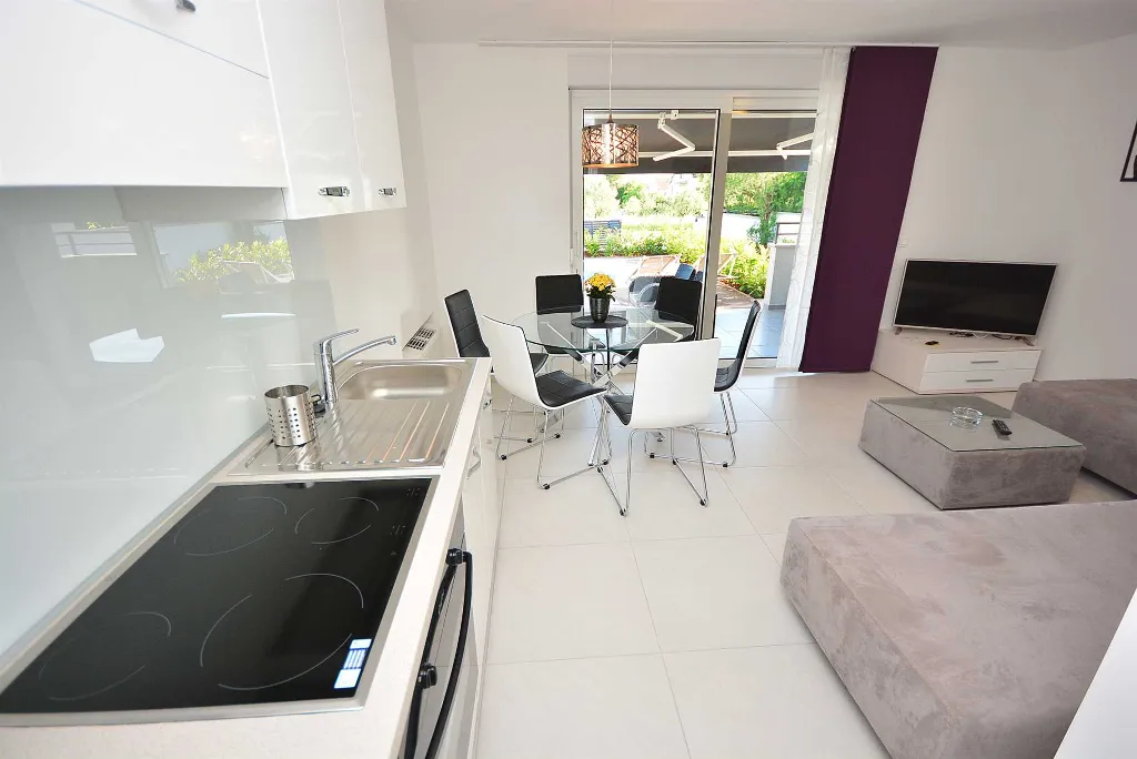 Two-Bedroom Apartment with Shared Pool in Turanj