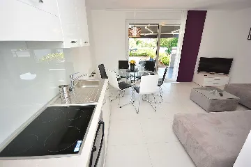 Two-Bedroom Apartment with Shared Pool in Turanj