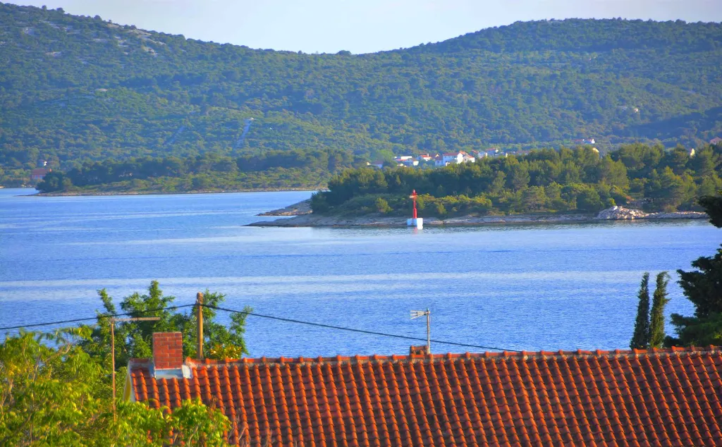 Turanj Apartment for 4 with Private Jacuzzi & Pool