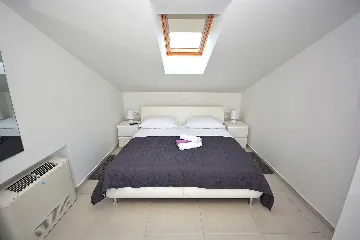 Turanj Apartment for 4 with Private Jacuzzi & Pool