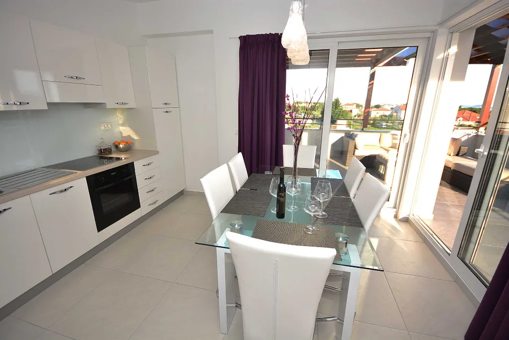 Turanj Apartment for 4 with Private Jacuzzi & Pool
