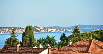 Turanj Apartment for 4 with Private Jacuzzi & Pool