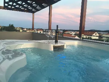 Turanj Apartment for 4 with Private Jacuzzi & Pool