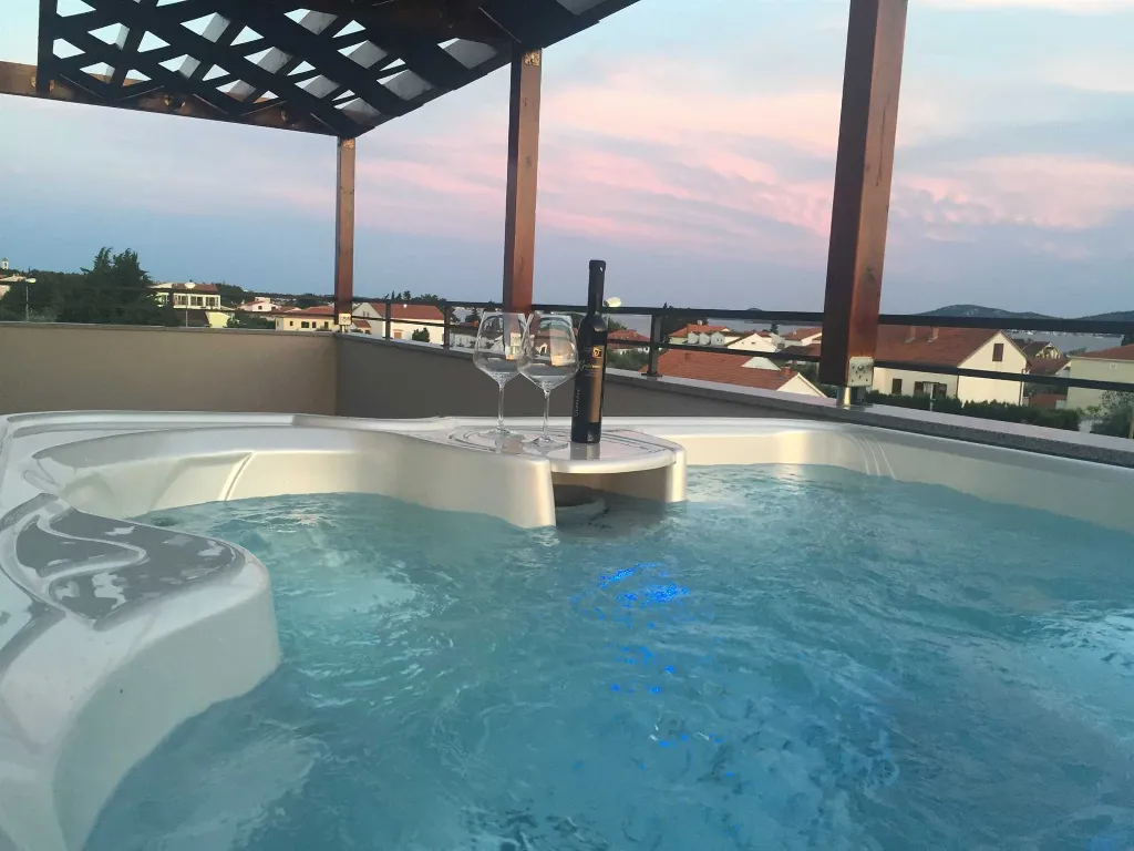 Turanj Apartment for 4 with Private Jacuzzi & Pool