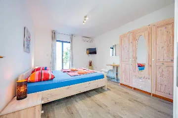 Zadar Apartment for 4 Guests with Outdoor Pool