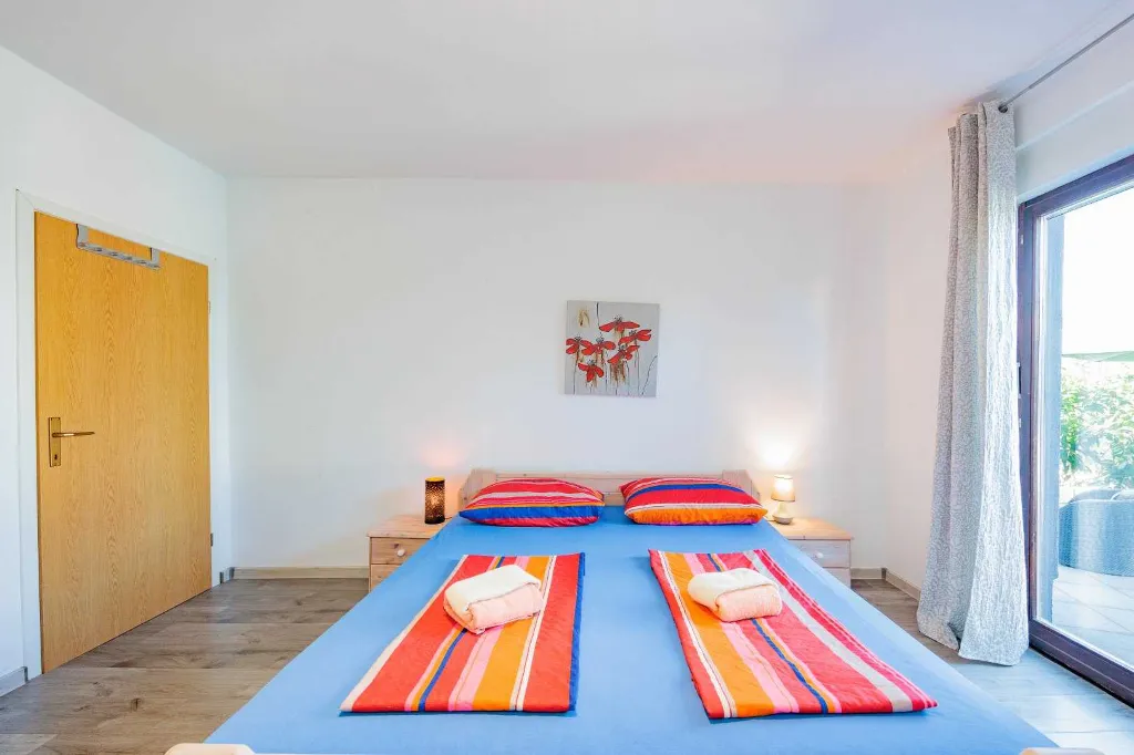 Zadar Apartment for 4 Guests with Outdoor Pool