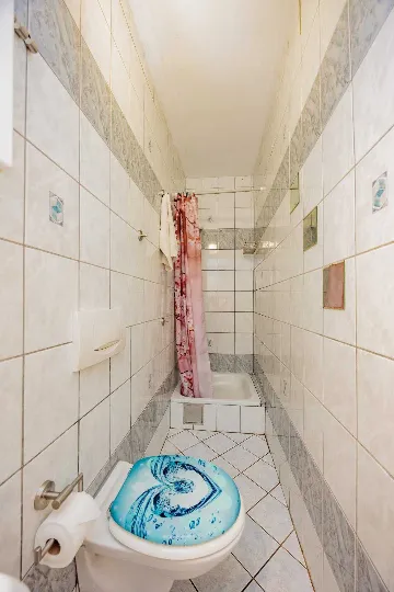 Zadar Apartment for 4 Guests with Outdoor Pool