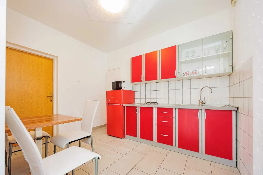 Zadar Apartment for 4 Guests with Outdoor Pool