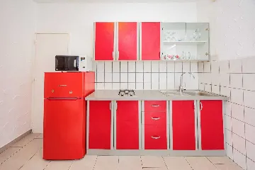 Zadar Apartment for 4 Guests with Outdoor Pool