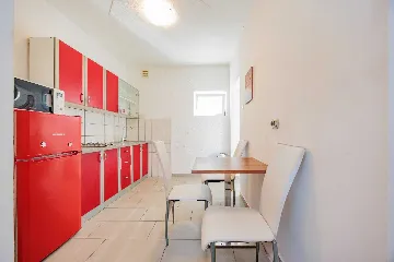 Zadar Apartment for 4 Guests with Outdoor Pool