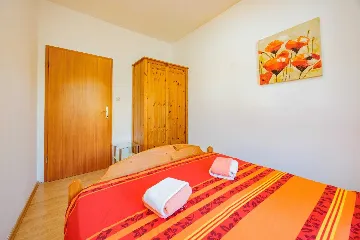 Zadar Apartment for 4 Guests with Outdoor Pool