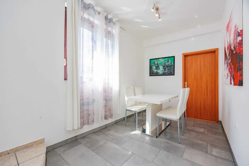 Zadar Apartment for 4 Guests with Outdoor Pool