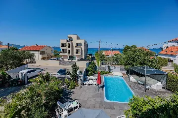 Zadar Apartment for 4 Guests with Outdoor Pool
