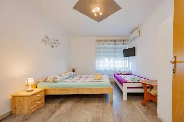 Apartment for 2 with Outdoor Pool in Zadar