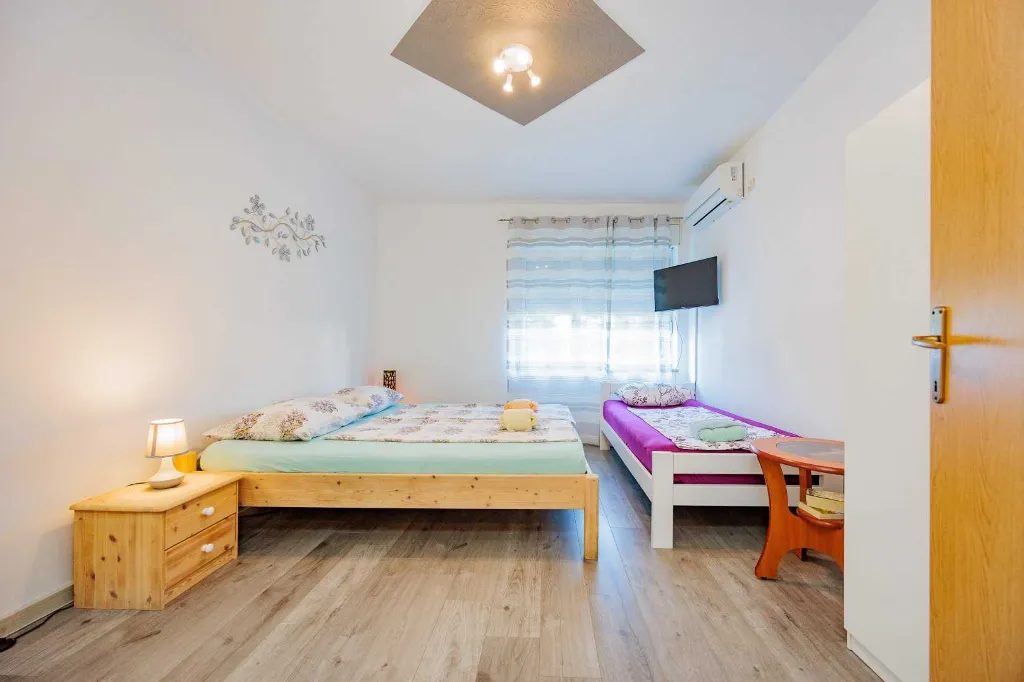 Apartment for 2 with Outdoor Pool in Zadar