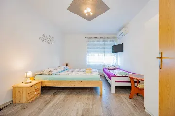 Apartment for 2 with Outdoor Pool in Zadar