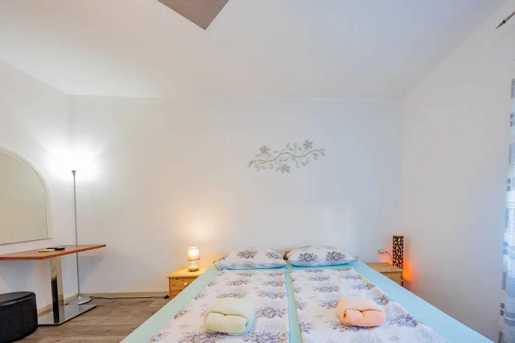 Apartment for 2 with Outdoor Pool in Zadar