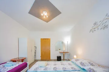 Apartment for 2 with Outdoor Pool in Zadar