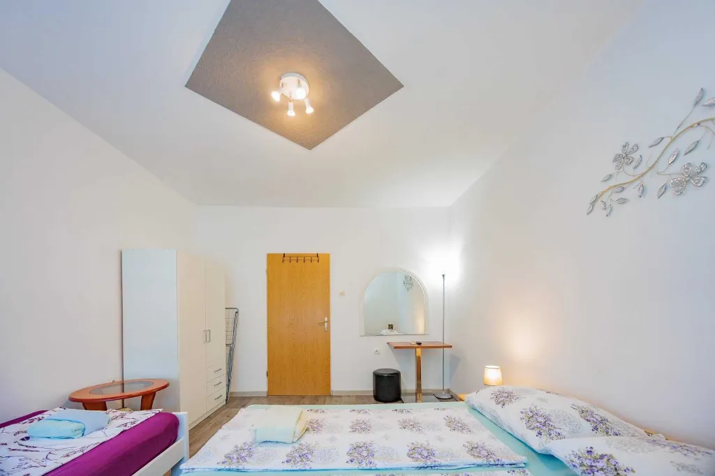 Apartment for 2 with Outdoor Pool in Zadar