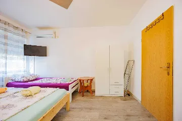 Apartment for 2 with Outdoor Pool in Zadar