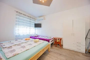 Apartment for 2 with Outdoor Pool in Zadar