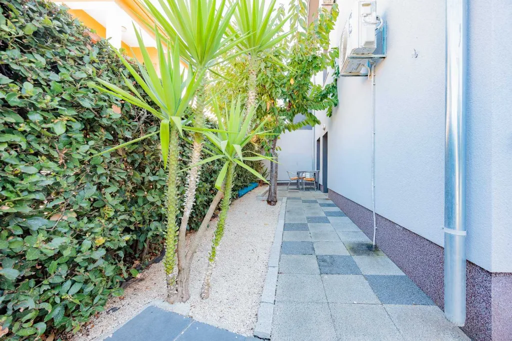 Apartment for 2 with Outdoor Pool in Zadar