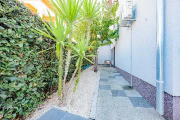 Apartment for 2 with Outdoor Pool in Zadar