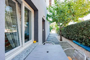 Apartment for 2 with Outdoor Pool in Zadar