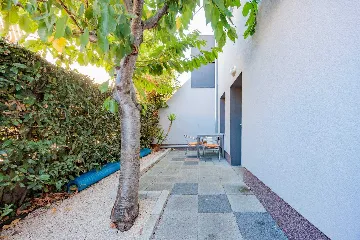 Apartment for 2 with Outdoor Pool in Zadar