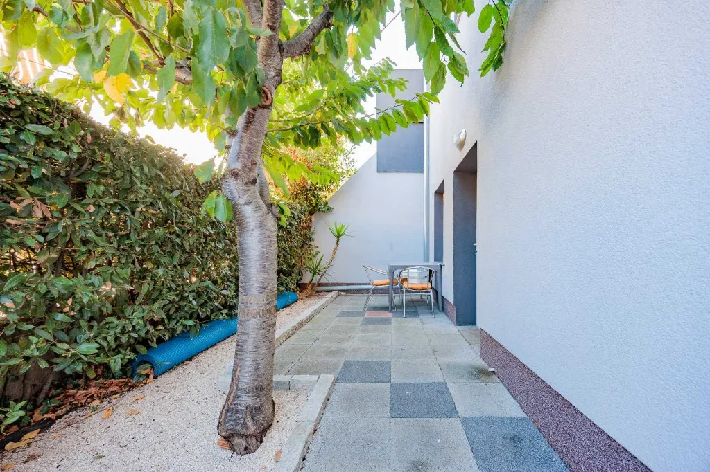 Apartment for 2 with Outdoor Pool in Zadar