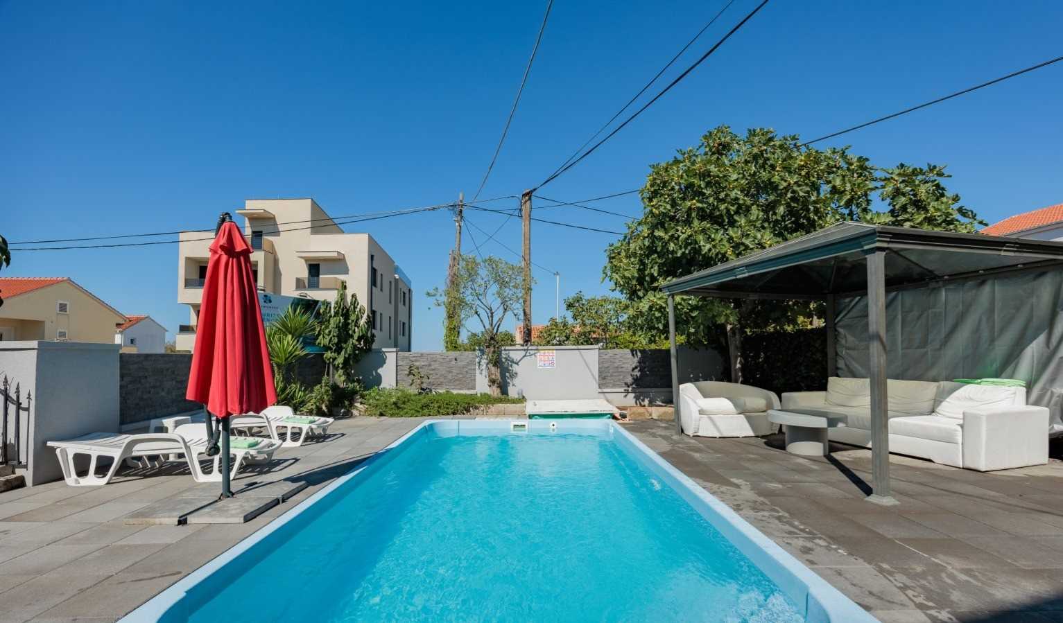 Crowonder Lucky Apartment A2 with Swimming Pool