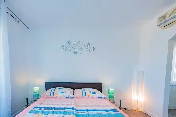 Zadar Apartment for 2 Guests with Outdoor Pool