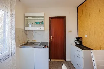 Zadar Apartment for 2 Guests with Outdoor Pool